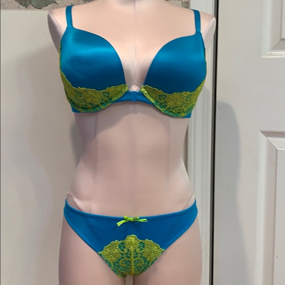 Victoria’s Secrets Bra and panties